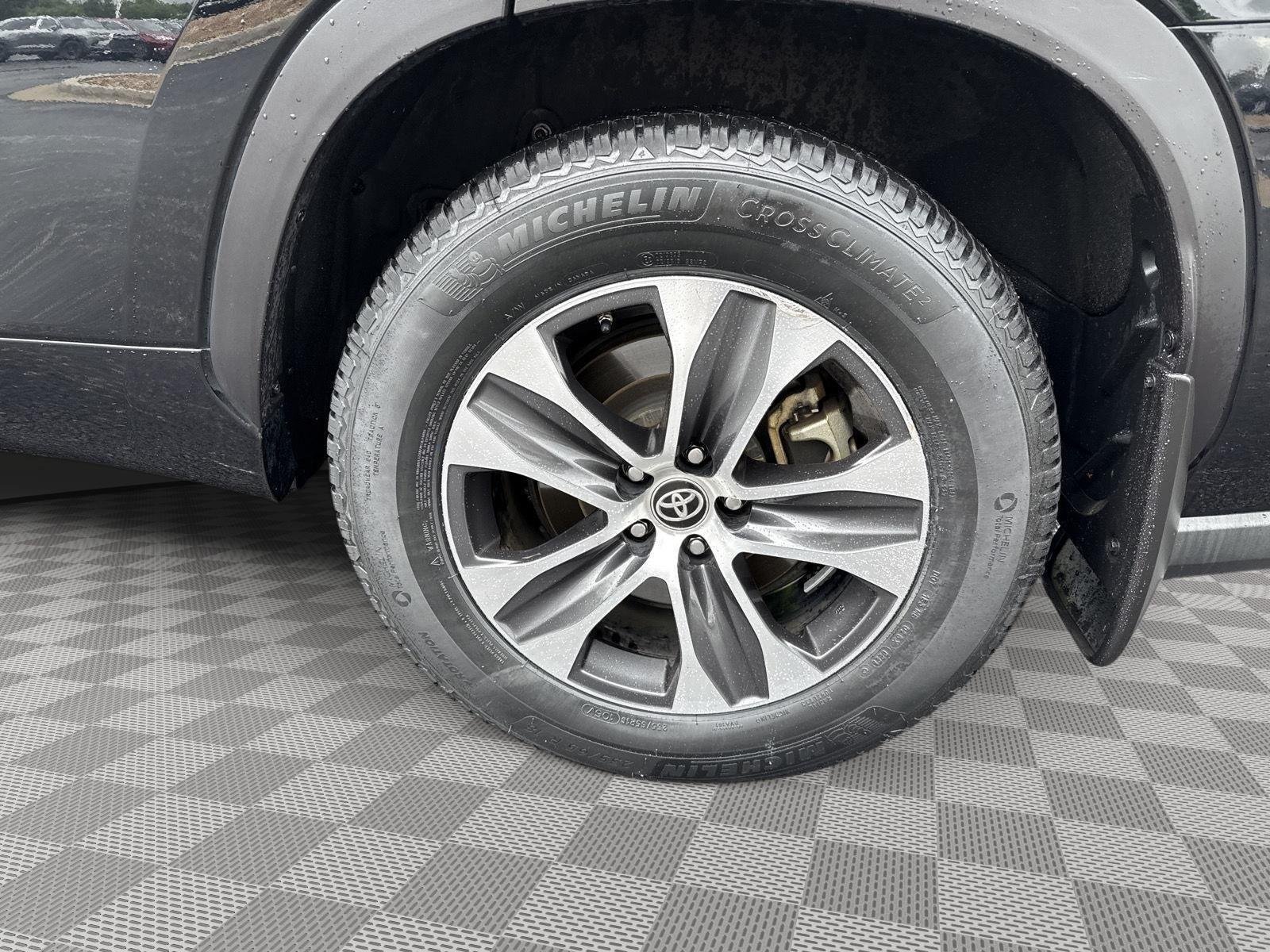 Used 2020 Midnight Black Metallic Toyota XLE image 17