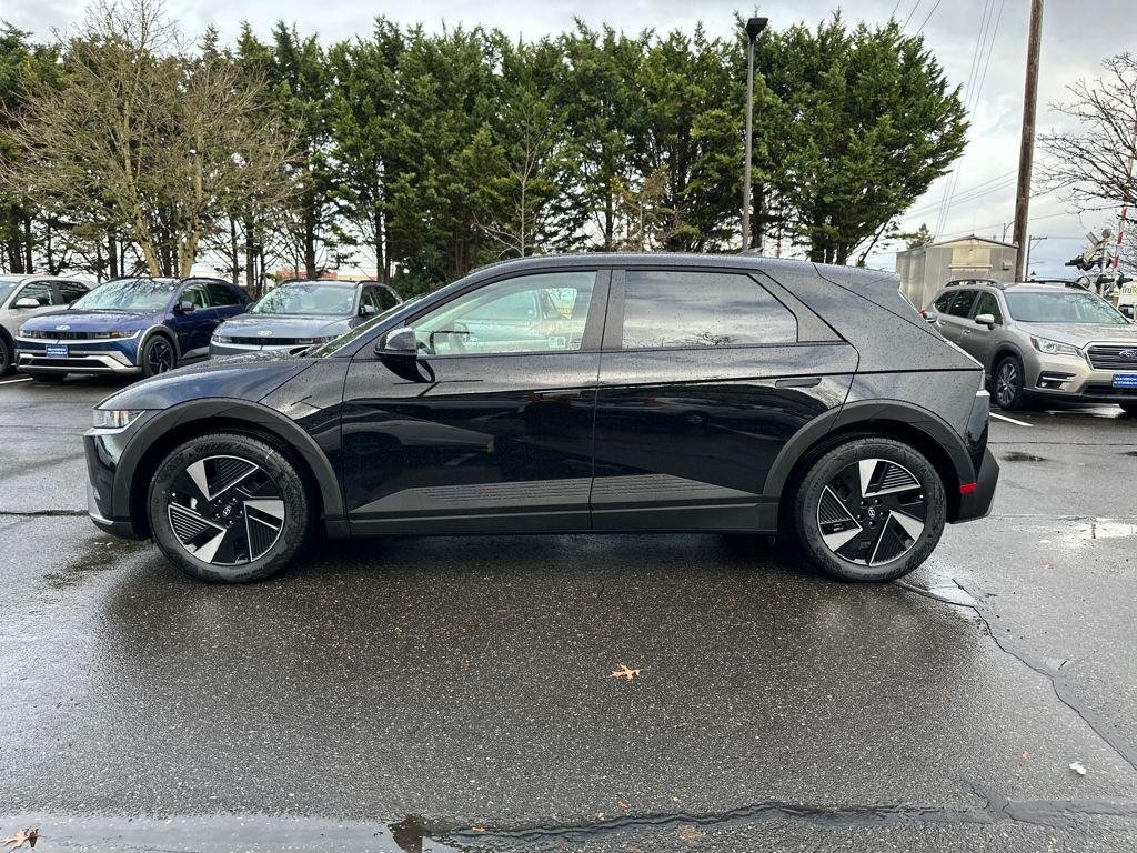 New 2026 Black Hyundai SEL image 3