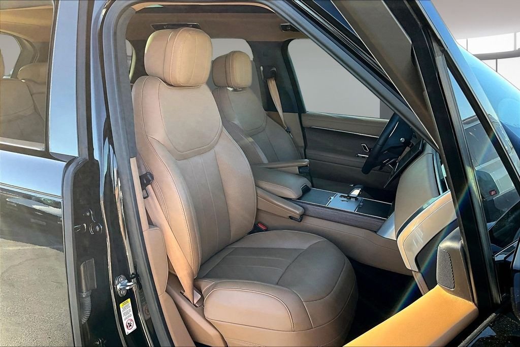 Certified Used 2025 Santorini Black Metallic Land Rover SE image 27