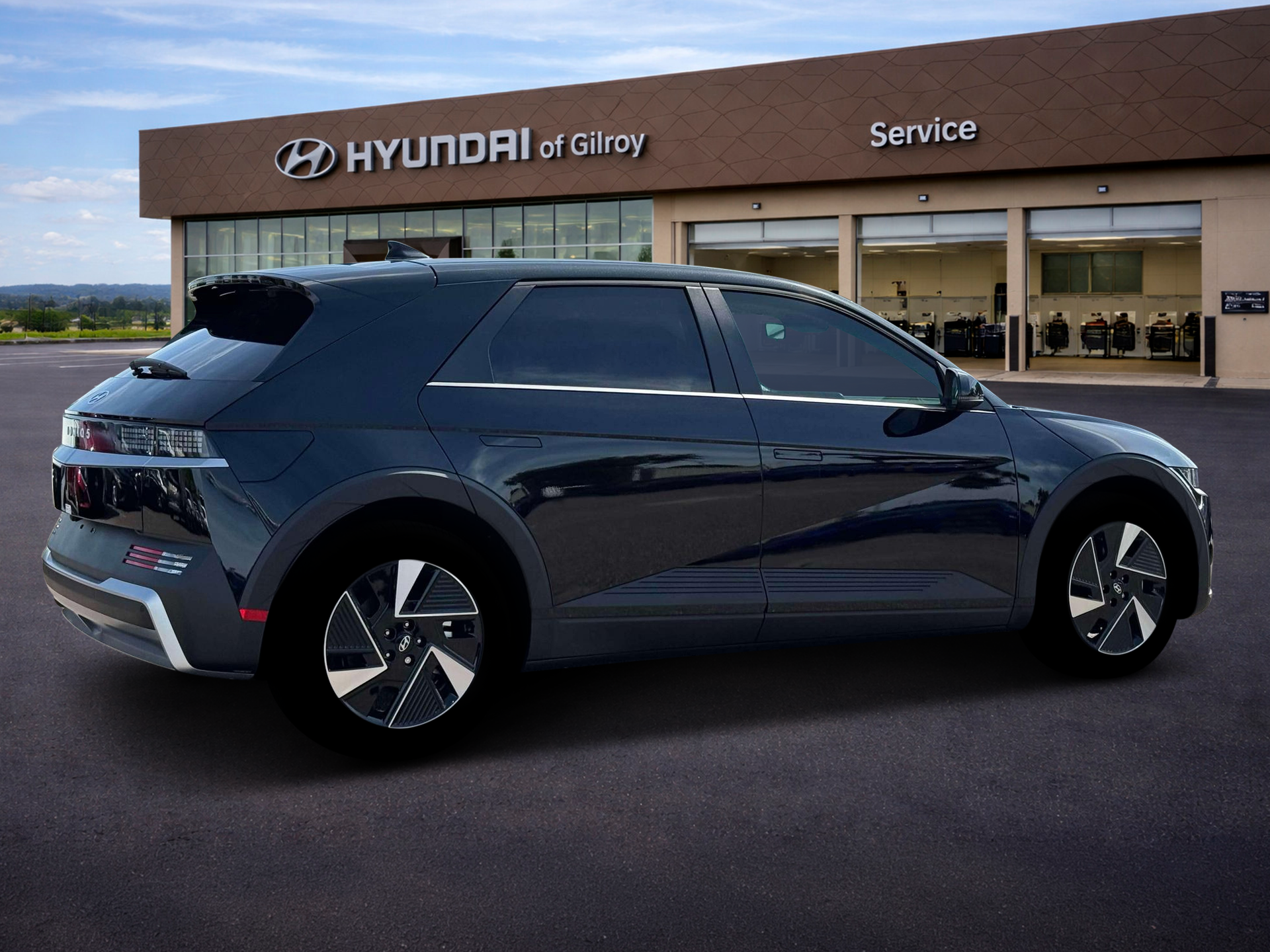 New 2025 Black Hyundai SE Standard Range image 8