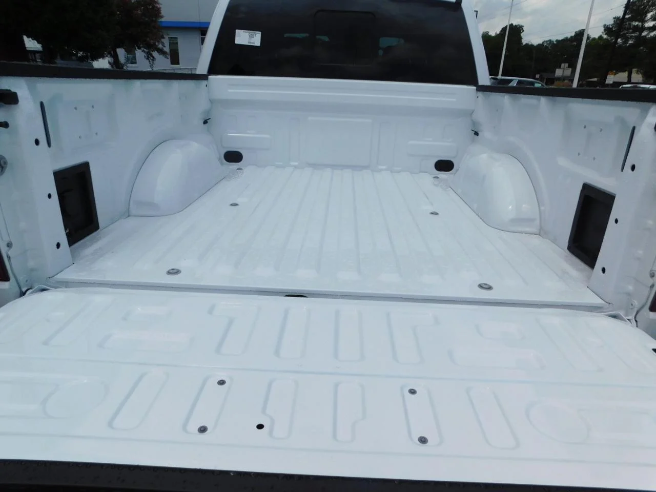 New 2026 Oxford White Ford XLT image 8