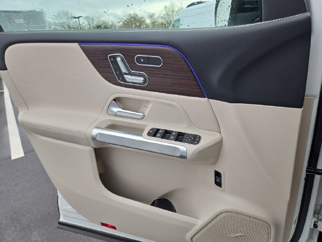 New 2026 Polar White Mercedes-Benz GLB250 image 21