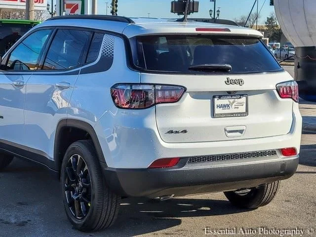 New 2026 Bright White Clear-Coat Exterior Paint Jeep Latitude image 6