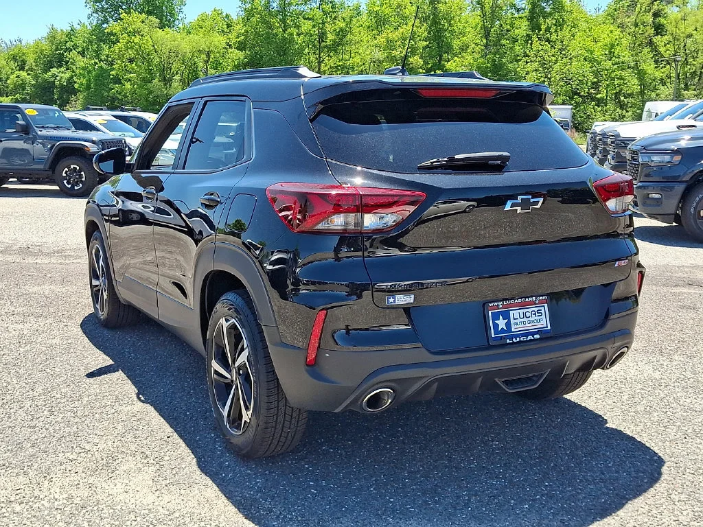 Used 2022 Mosaic Black Metallic Chevrolet RS image 9