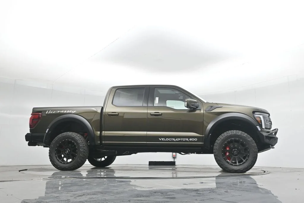New 2025 Shelter Green Ford Raptor image 50