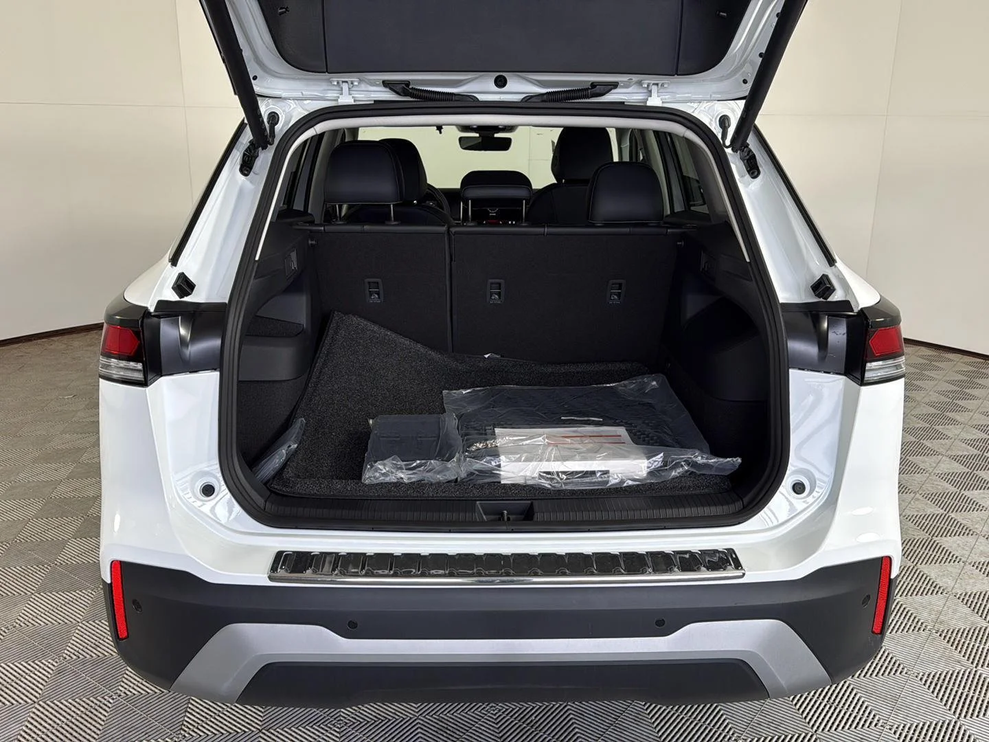New 2026 Pure White Volkswagen SE image 11