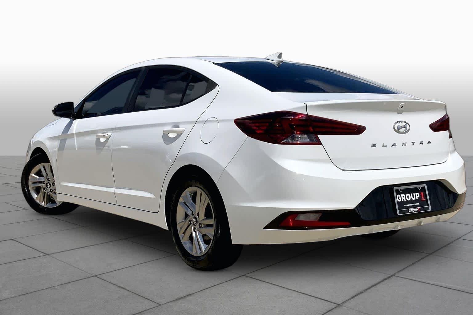 Used 2019 Quartz White Pearl Hyundai Value Edition image 11