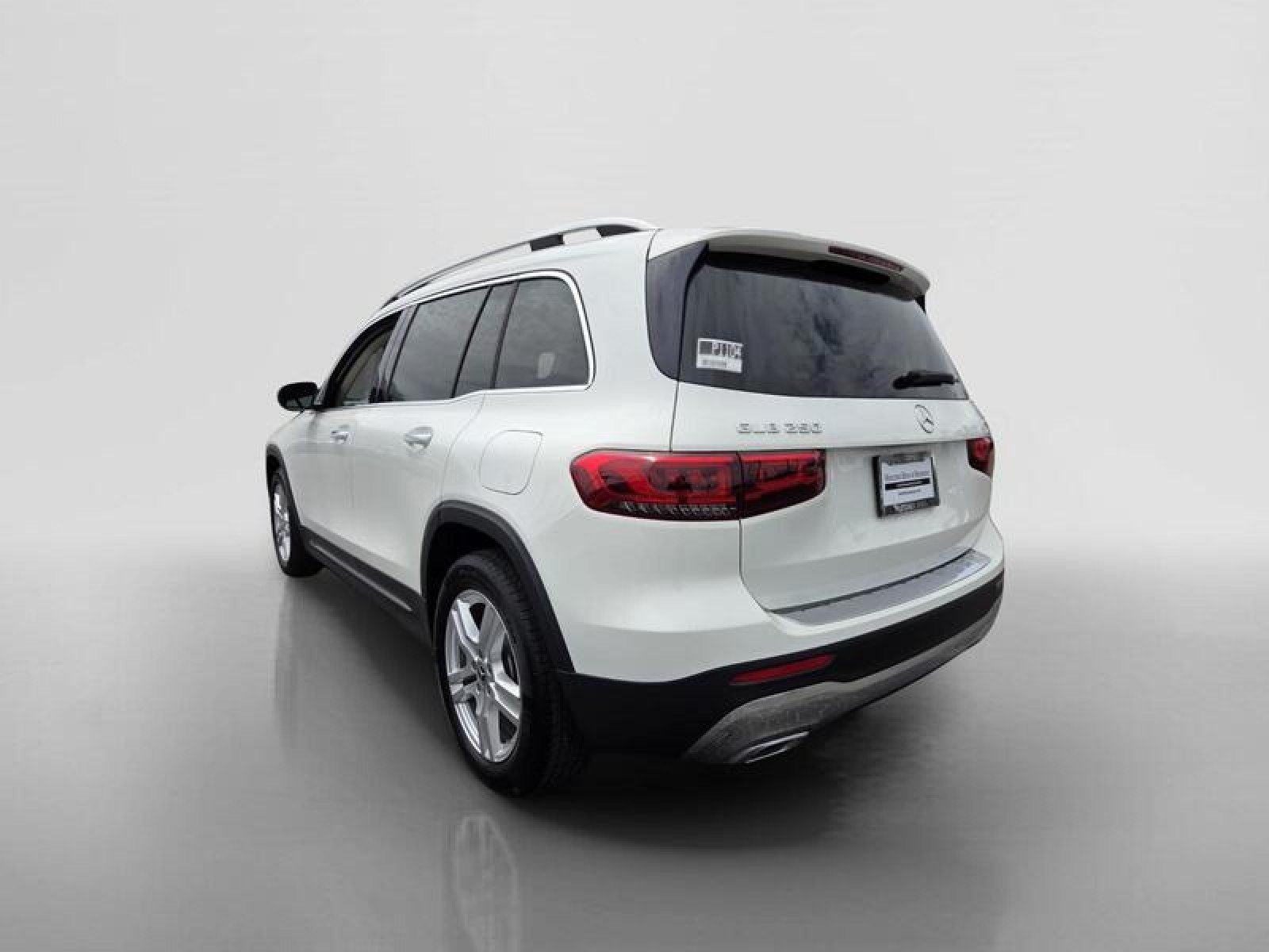 Certified Used 2022 Polar White Mercedes-Benz GLB 250 image 3