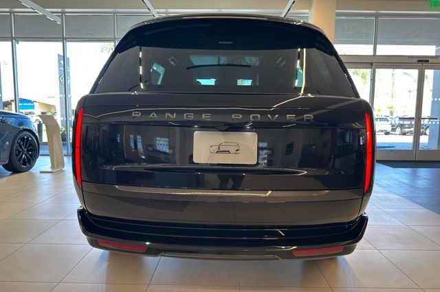 New 2026 Santorini Black Land Rover SE image 4