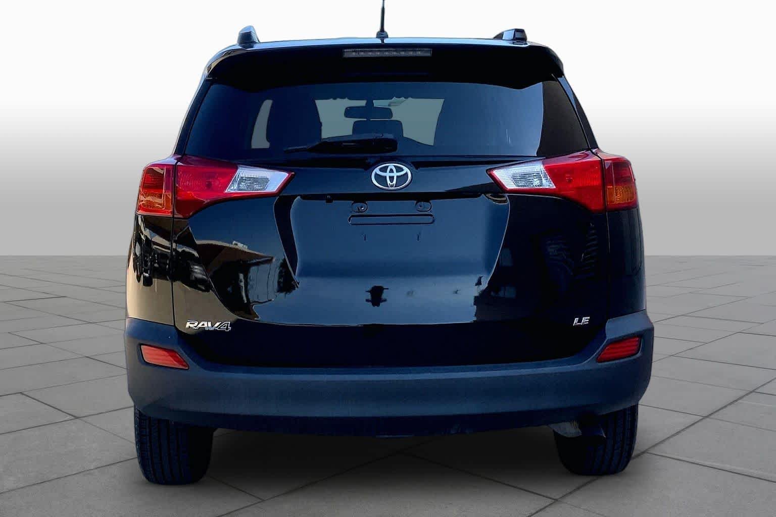 Used 2015 Black Toyota LE image 5