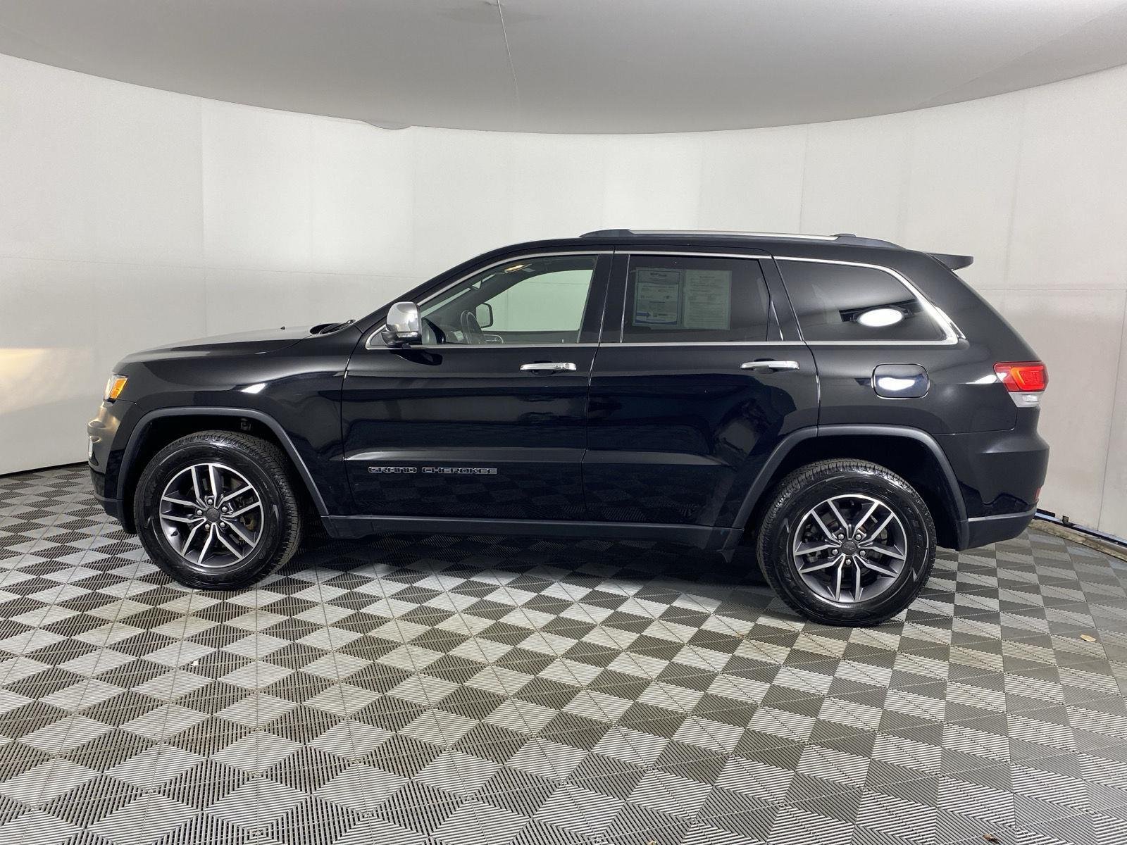 Used 2021 Diamond Black Crystal Pearlcoat Jeep Limited image 14