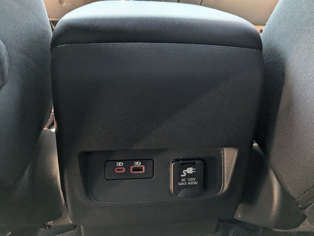 Used 2022  Nissan PRO-X image 24