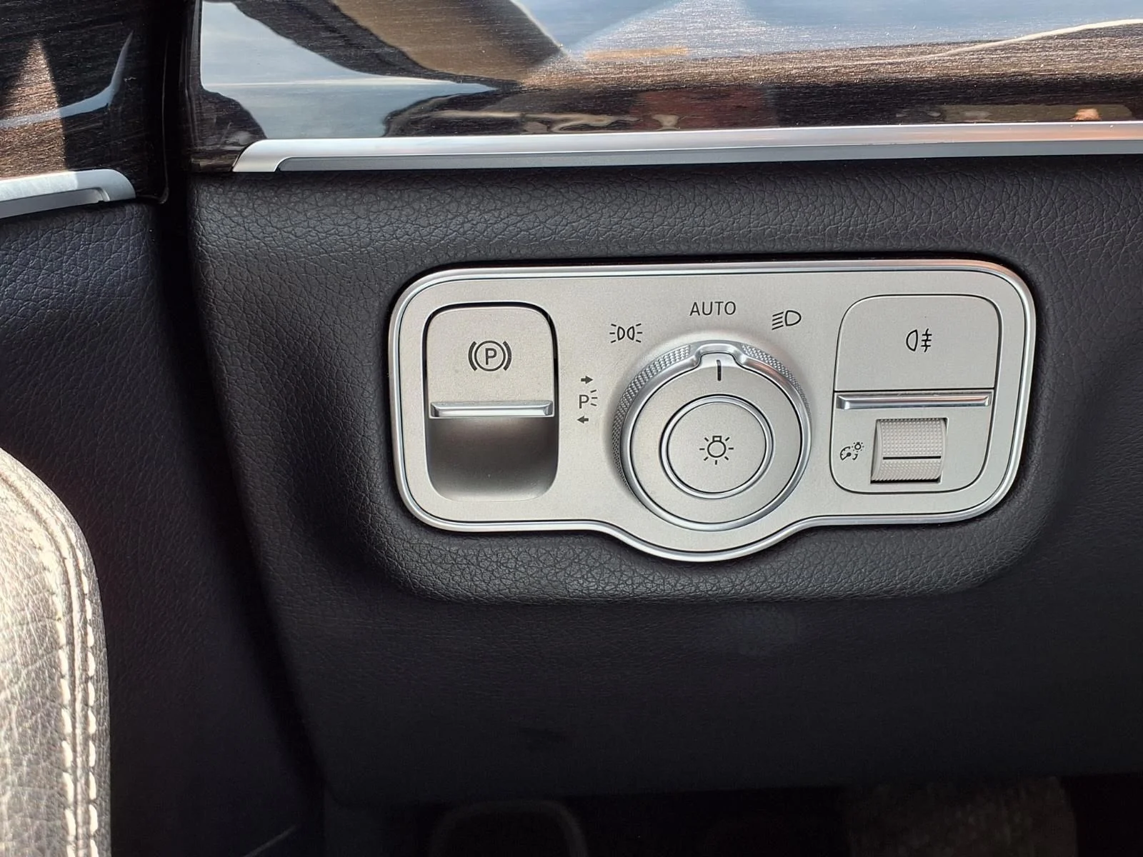 Used 2023 White Mercedes-Benz GLS 450 image 24