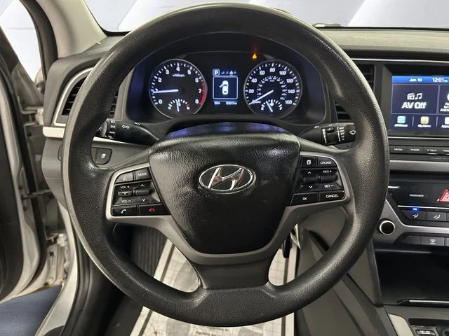 Used 2018 Silver Hyundai SEL image 9