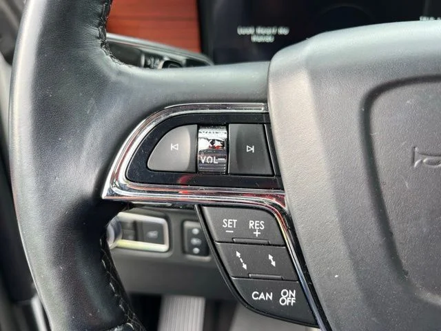 Used 2020 White Lincoln Reserve image 18