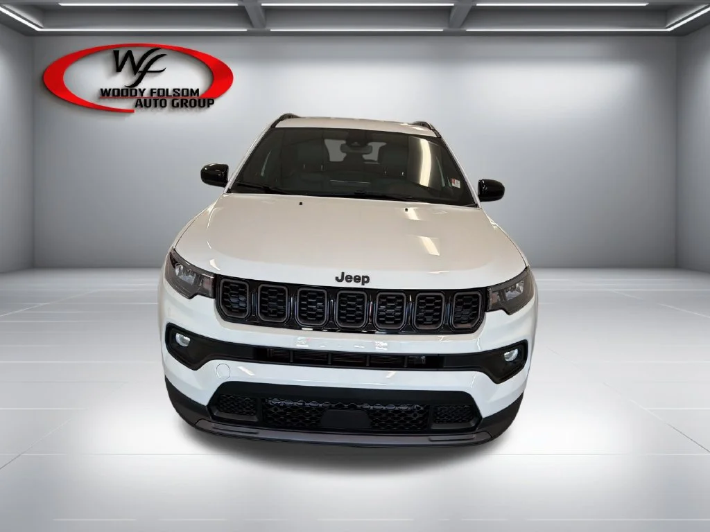 New 2027 White Jeep Latitude image 2