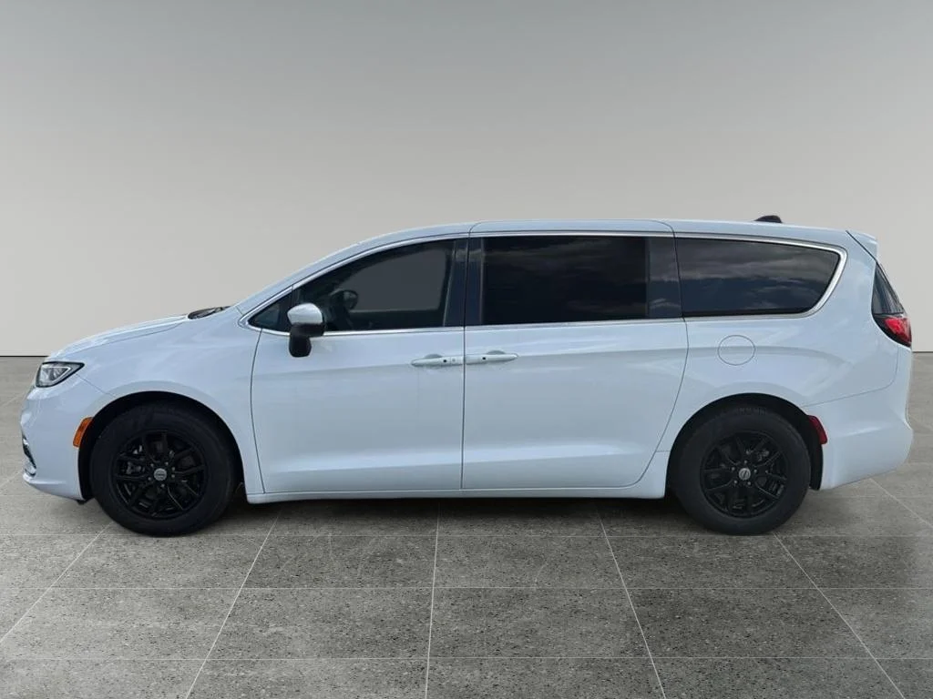 Used 2023 Bright White Clearcoat Chrysler Touring L image 9