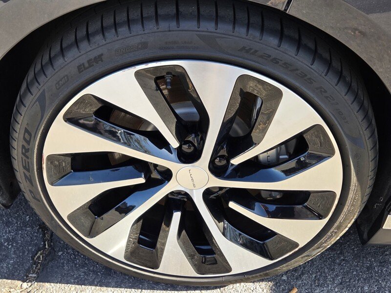 Used 2023  Lucid Grand Touring image 11