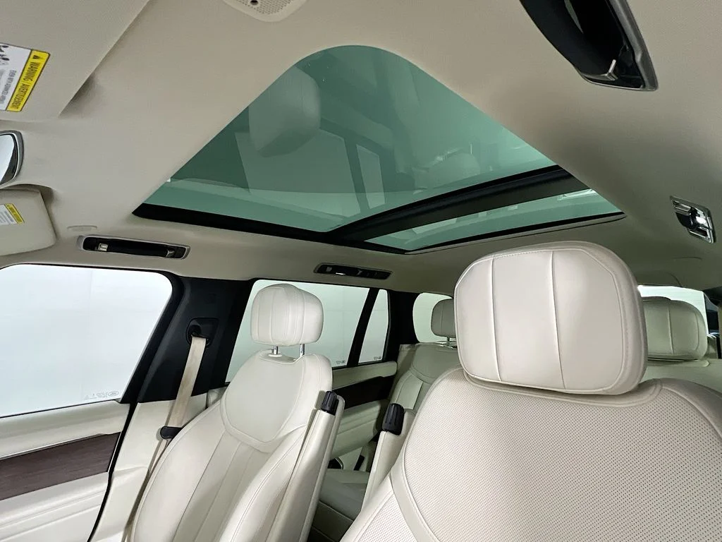 Used 2023 Fuji White Land Rover SE image 23