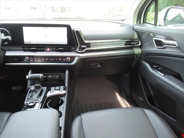 Used 2025 White Kia SX image 13