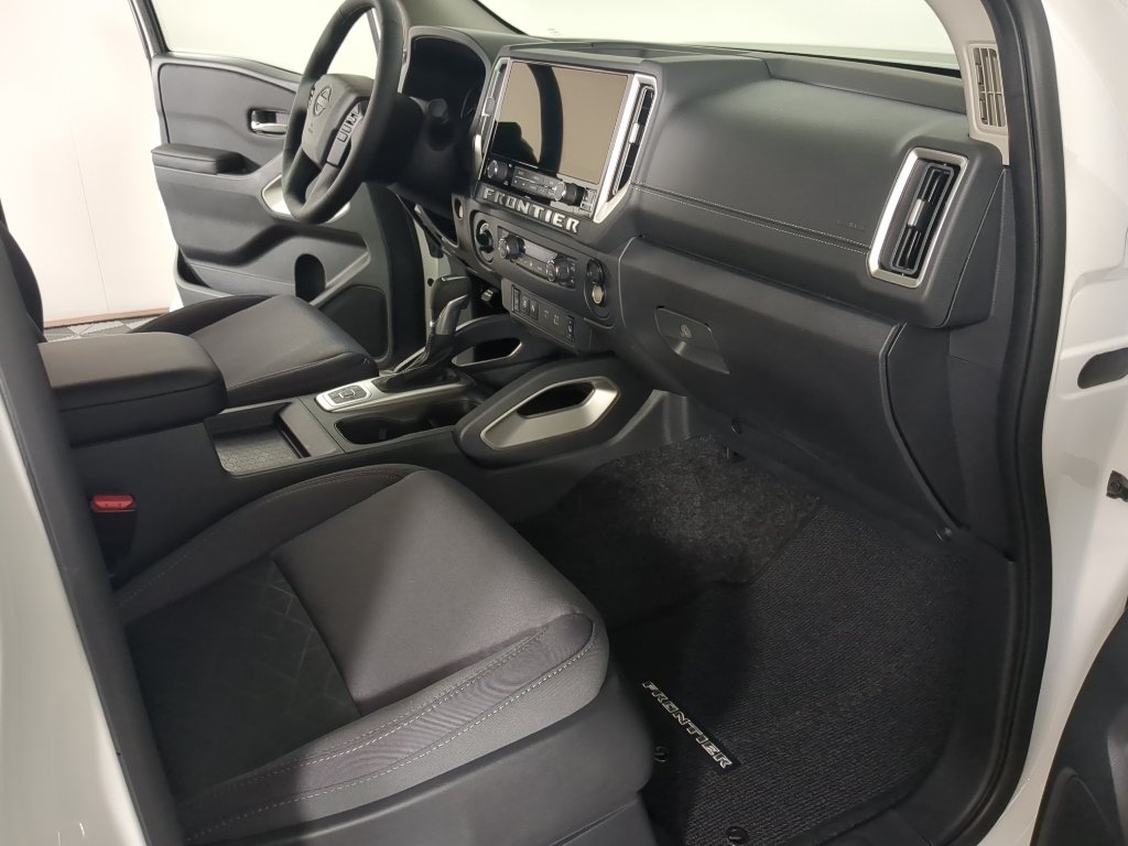 New 2026 Glacier White Nissan Crew Cab SV image 17