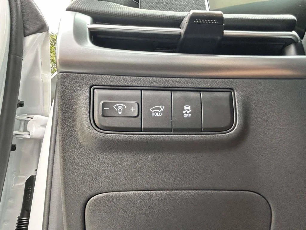 New 2026 White Hyundai SEL Plus image 17