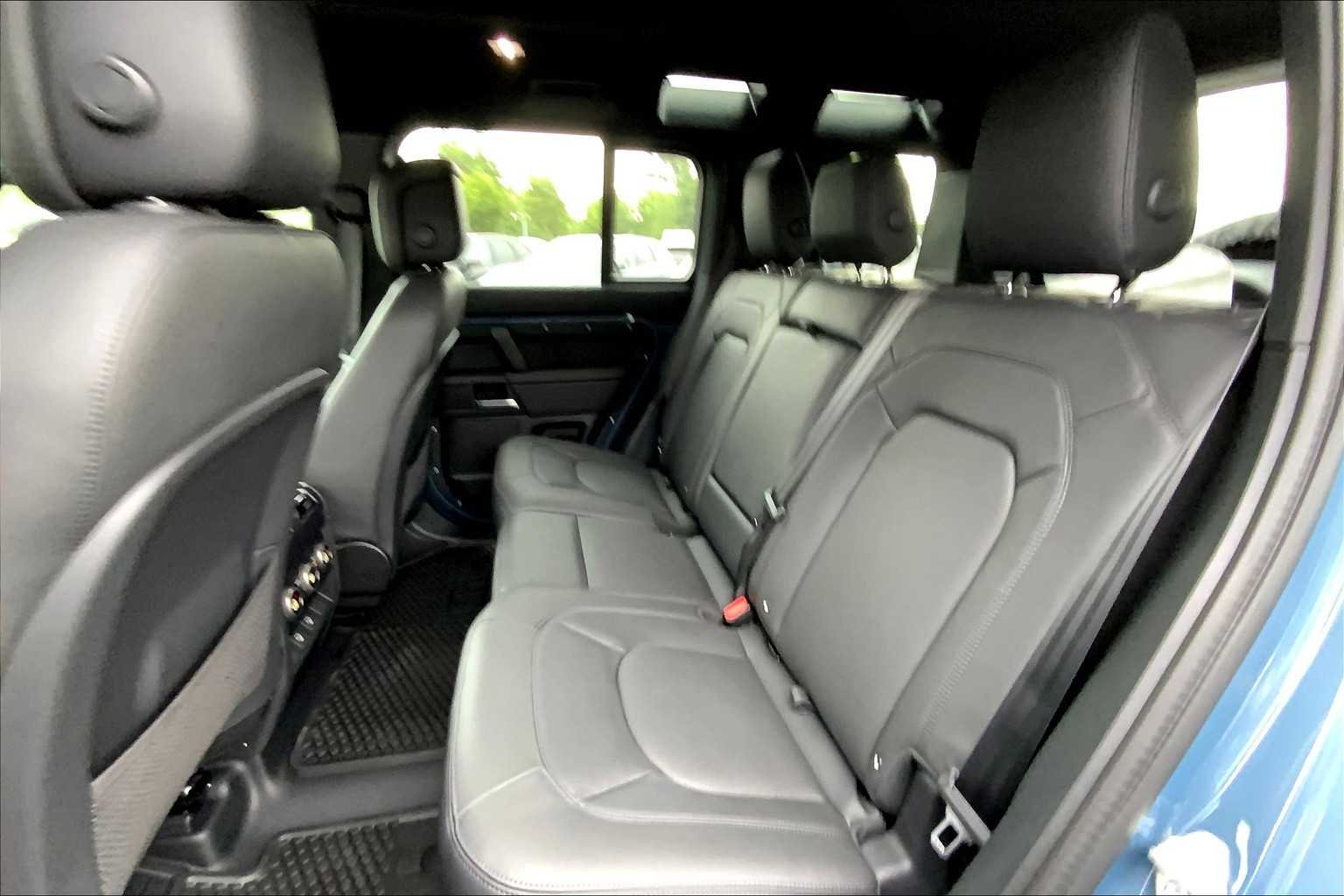 2025 Land Rover Defender S - Photo 12