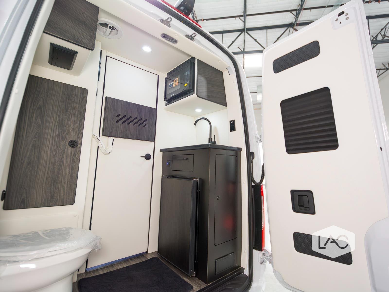 New 2026 WHITE OGV LUXURY COACH AWD (10OBA)1080 ANYWHERE w/ ADV PKG 2.1 image 17