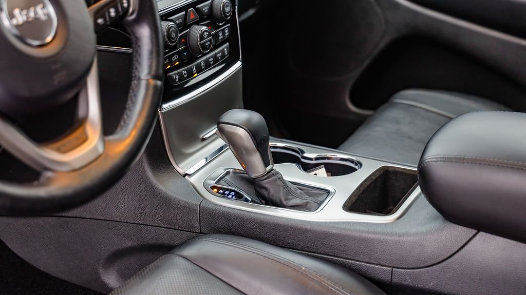 Used 2019 Slate Blue Jeep Limited image 24
