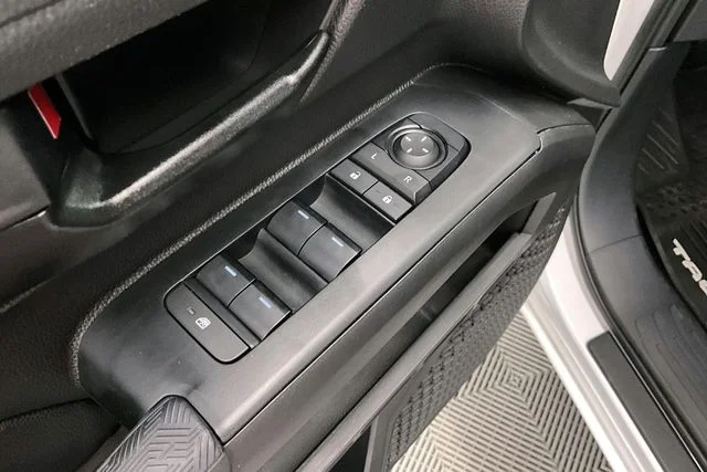 2025 Toyota Tacoma SR5 - Photo 40