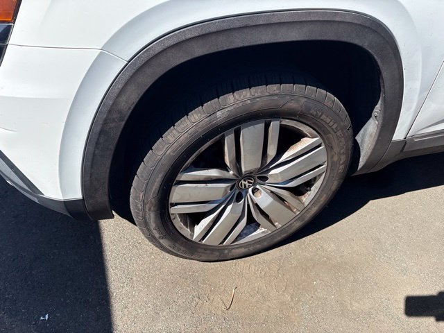 Used 2019 White Volkswagen 2.0T SE w/Technology image 3