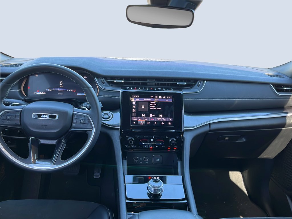 Used 2023 White Jeep Altitude image 15