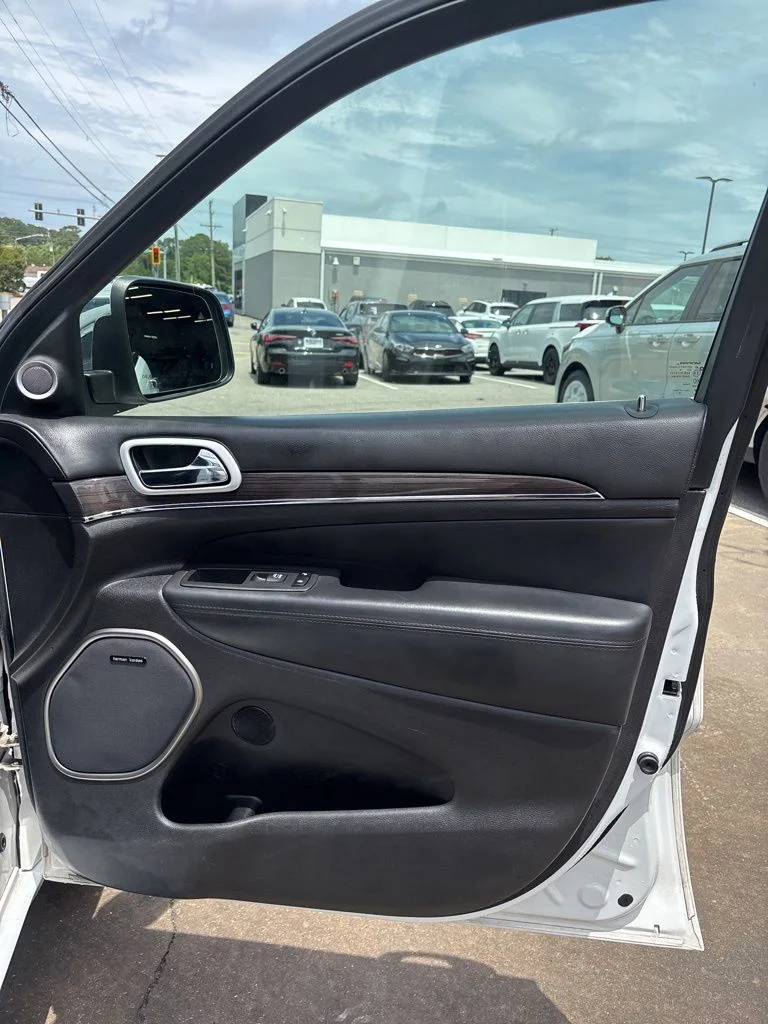 Used 2018 White Jeep Overland image 23