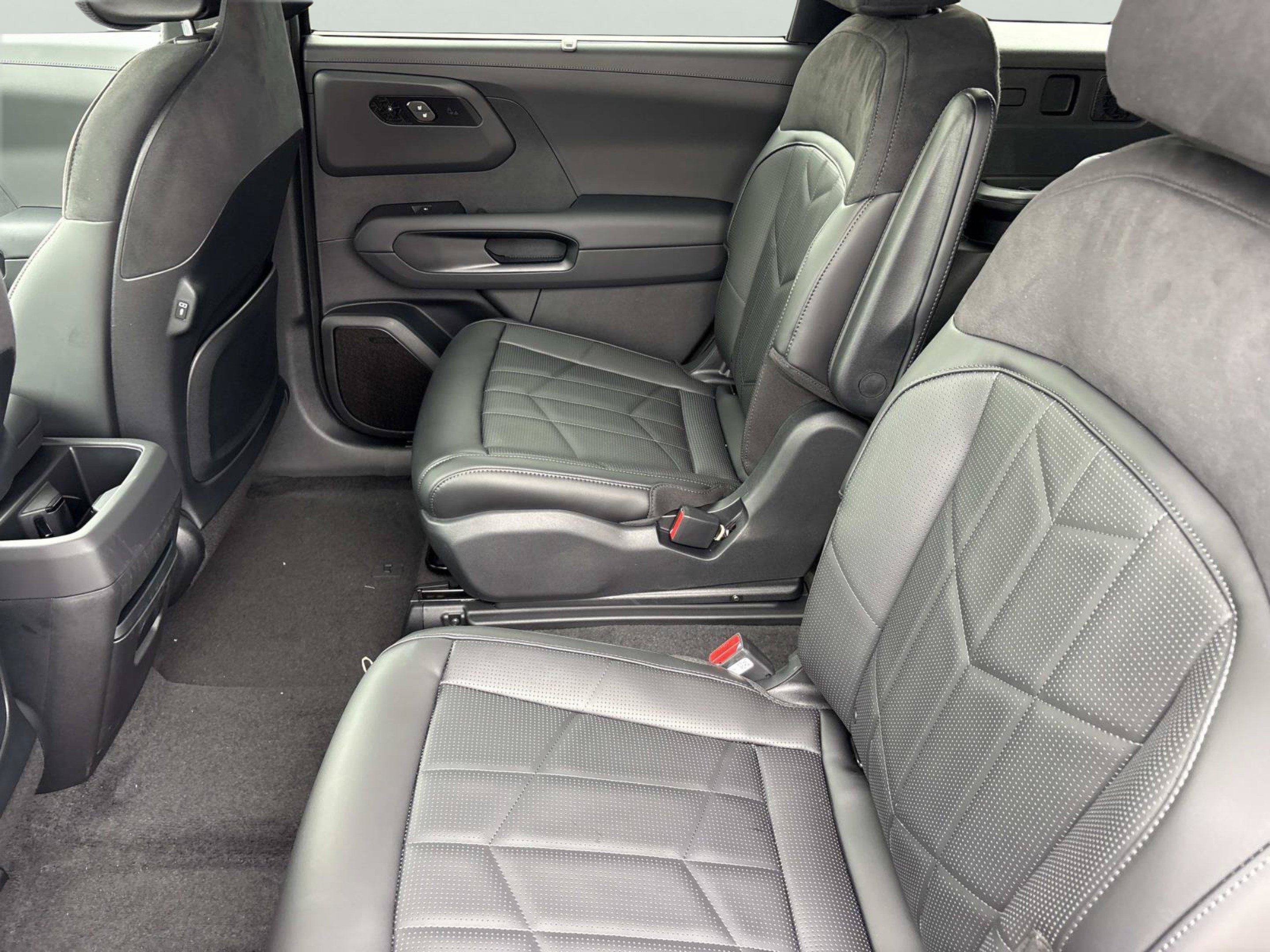 New 2027 Ebony Black Kia X-Pro SX-Prestige image 15