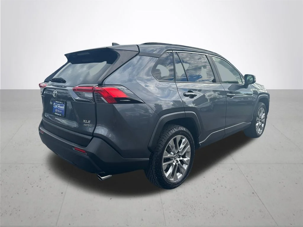 Used 2019 Gray Toyota XLE Premium image 7