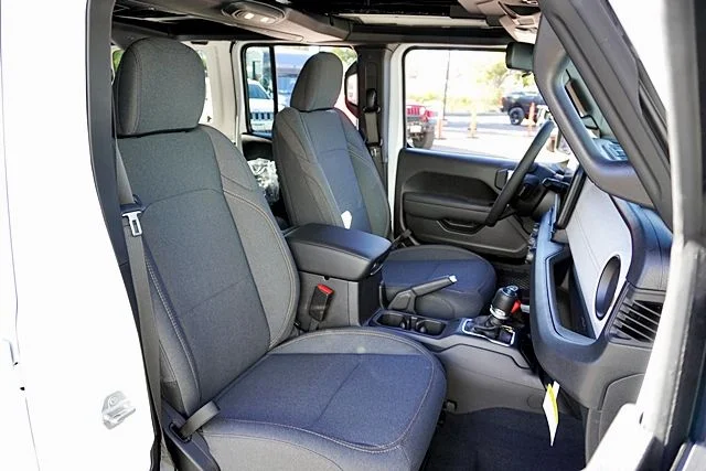 New 2026 Bright White Clear-Coat Exterior Paint Jeep Sport S image 20