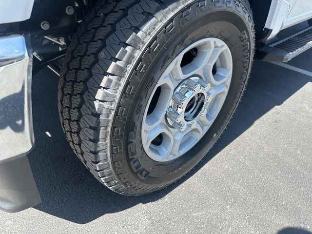 2025 Ford F-350 Super Duty XLT - Photo 13