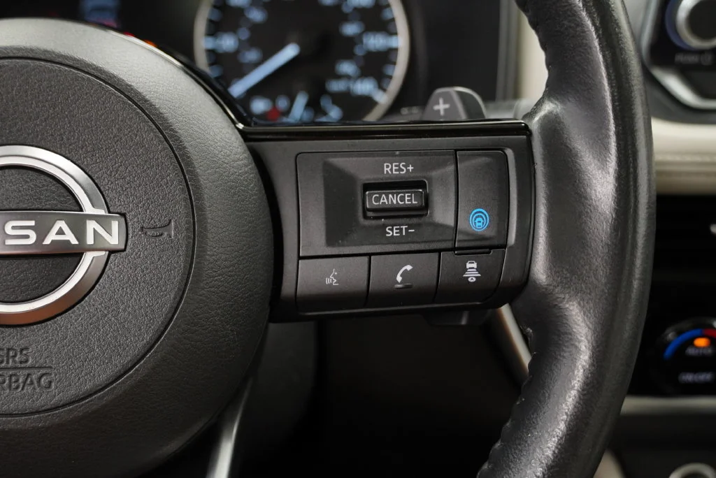 Used 2023 Pearl White Trico Nissan SL image 32