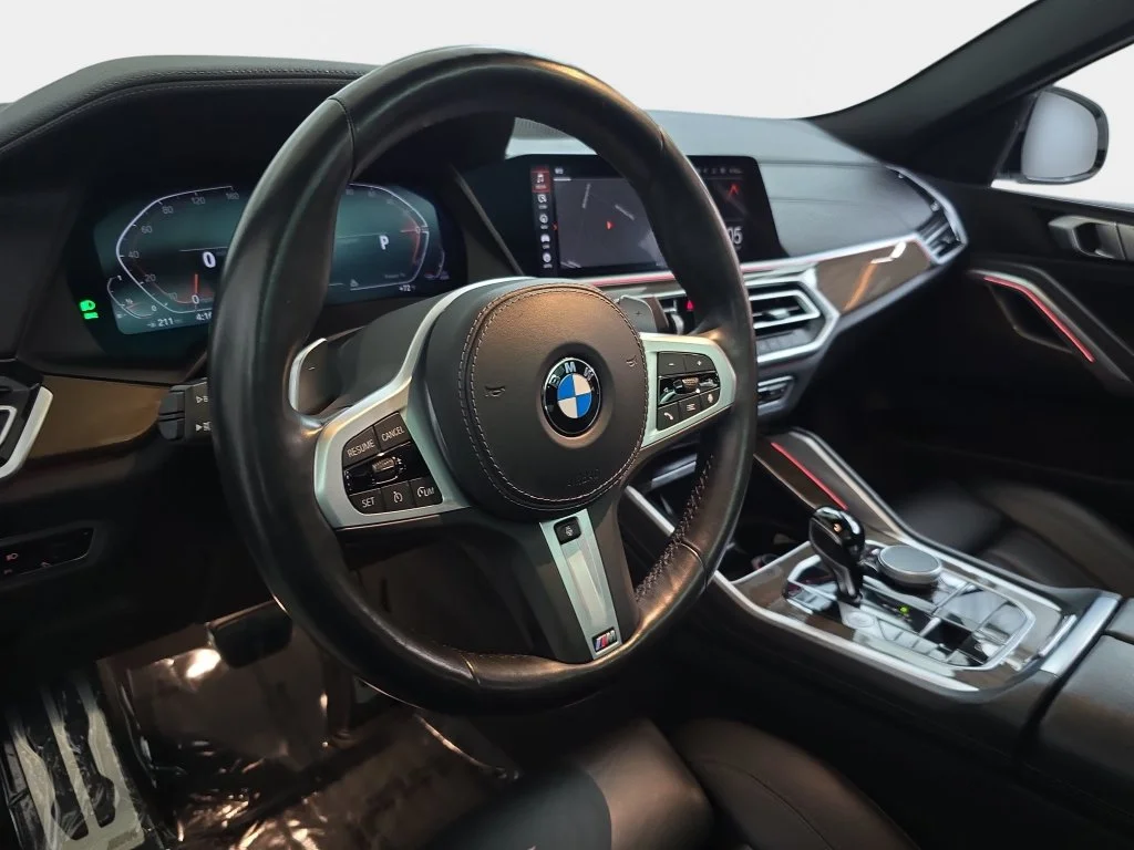 Used 2022 White BMW xDrive40i image 18