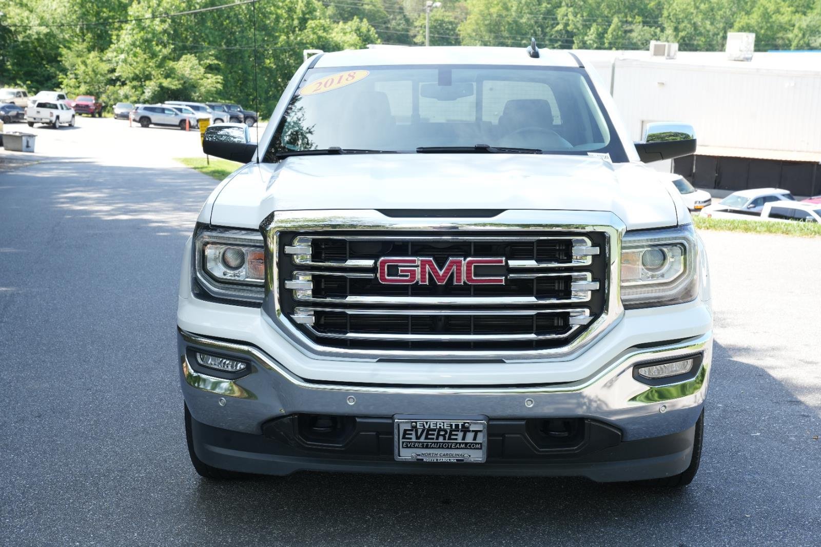 Used 2018 WHITE FROST TRICOAT GMC SLT image 2