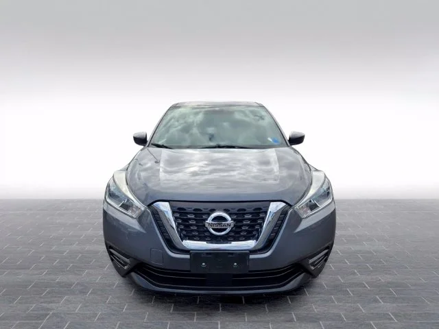 Used 2020 Gray Nissan S image 2