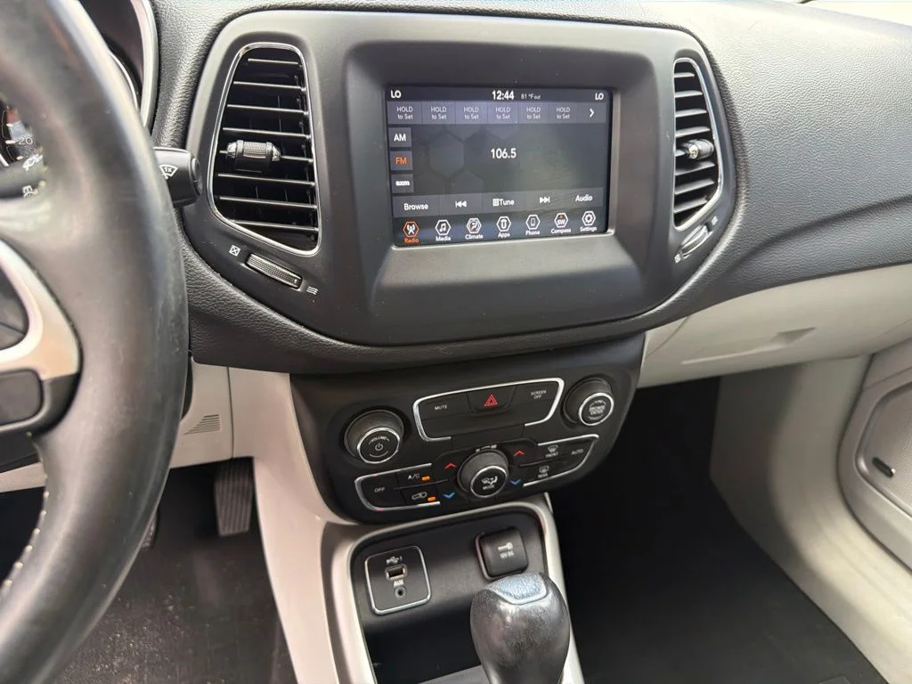 Used 2021 Blue Jeep Latitude image 18
