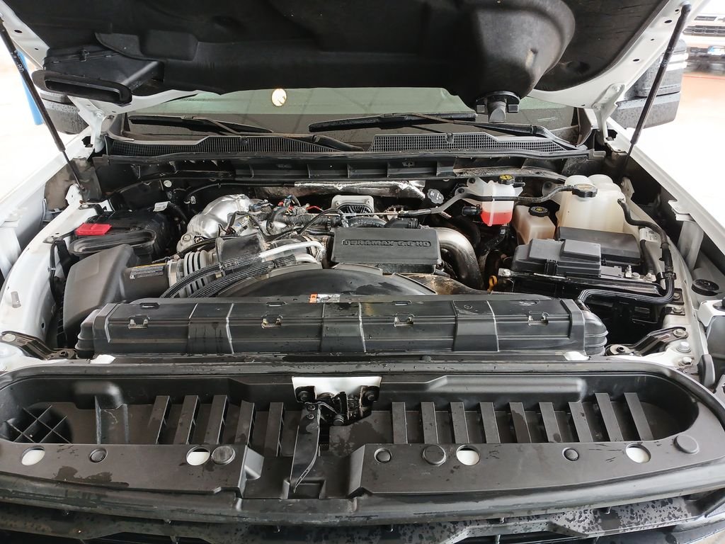 Used 2025 White Chevrolet LT image 31