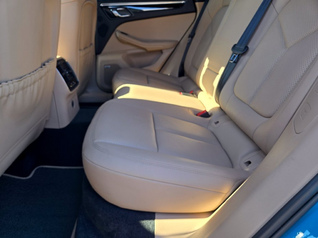 2022 Porsche Macan S - Photo 11