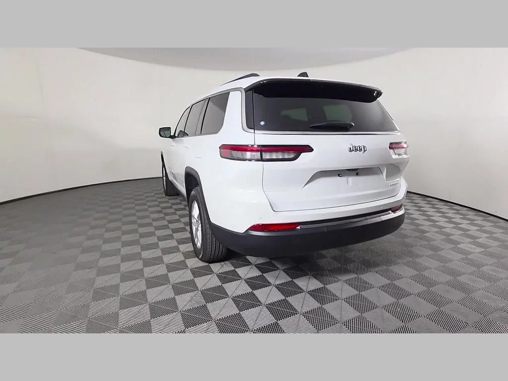 New 2026 Bright White Clear-Coat Exterior Paint Jeep Laredo X image 29