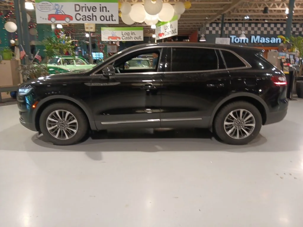 Used 2023 Black Lincoln Reserve image 12