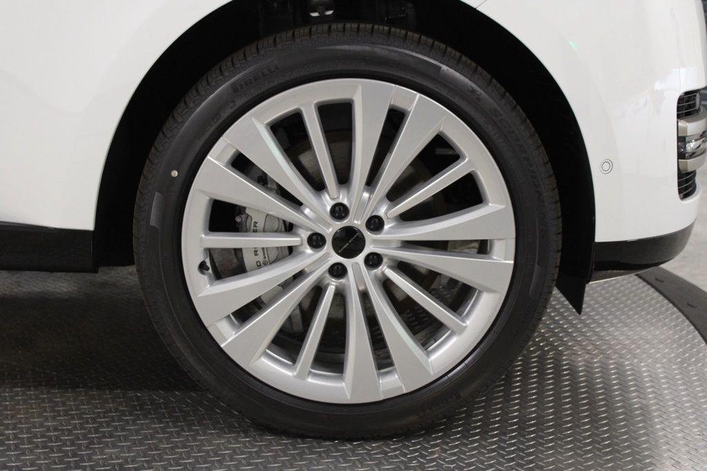 New 2026 Fuji White Land Rover SE image 14