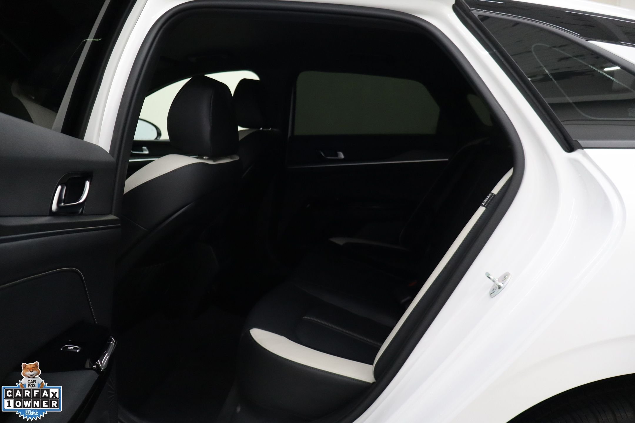 Used 2025 White Kia GT-Line image 26