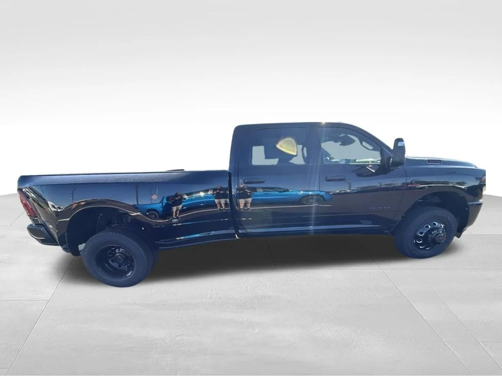 New 2027 Diamond Black Crystal Pearlcoat RAM BIG HORN image 2