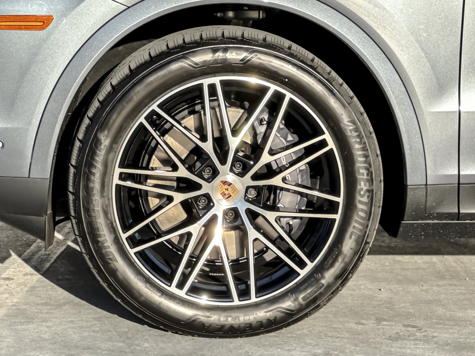 New 2026 Vanadium Grey Metallic Porsche Cayenne (AWD) image 28